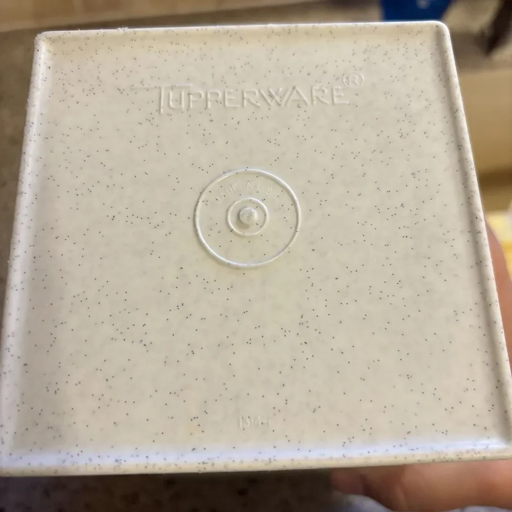 Tupperware Grey Speckled White Square Cracker Keeper 1314-1 & Yellow Lid 1315-5